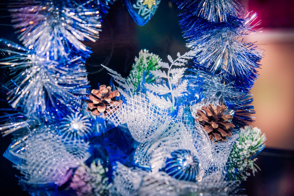 10 Blue and Silver Christmas Decorations Ideas – Amish Greenland